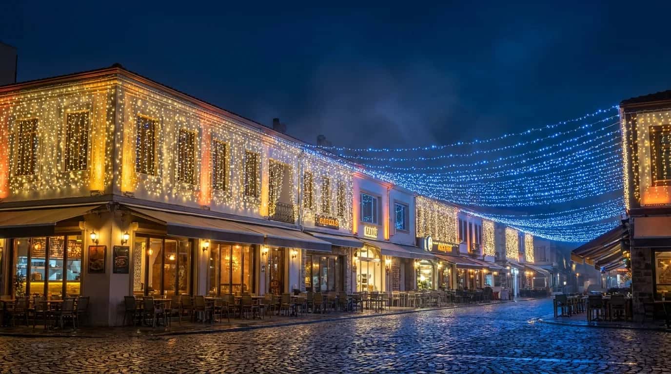 Karşıyaka çarşı 2024 yılbaşı: 11 kafe karma LED perde + sokak gergi garland uyumlu tema gece görünümü