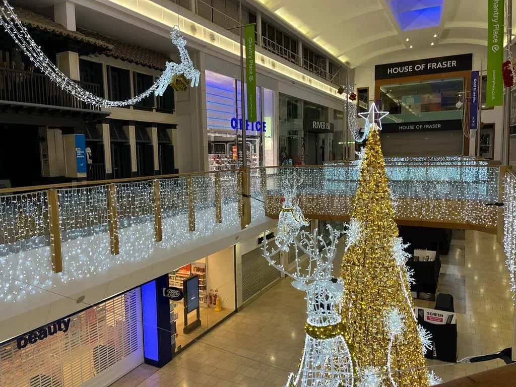 Alışveriş merkezi giriş cephesi yılbaşı LED ışık süsleme kurulumu #27