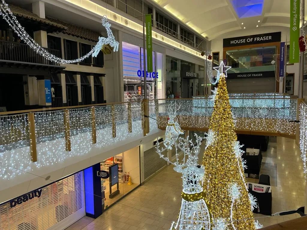 Alışveriş merkezi giriş cephesi yılbaşı LED ışık süsleme kurulumu #27