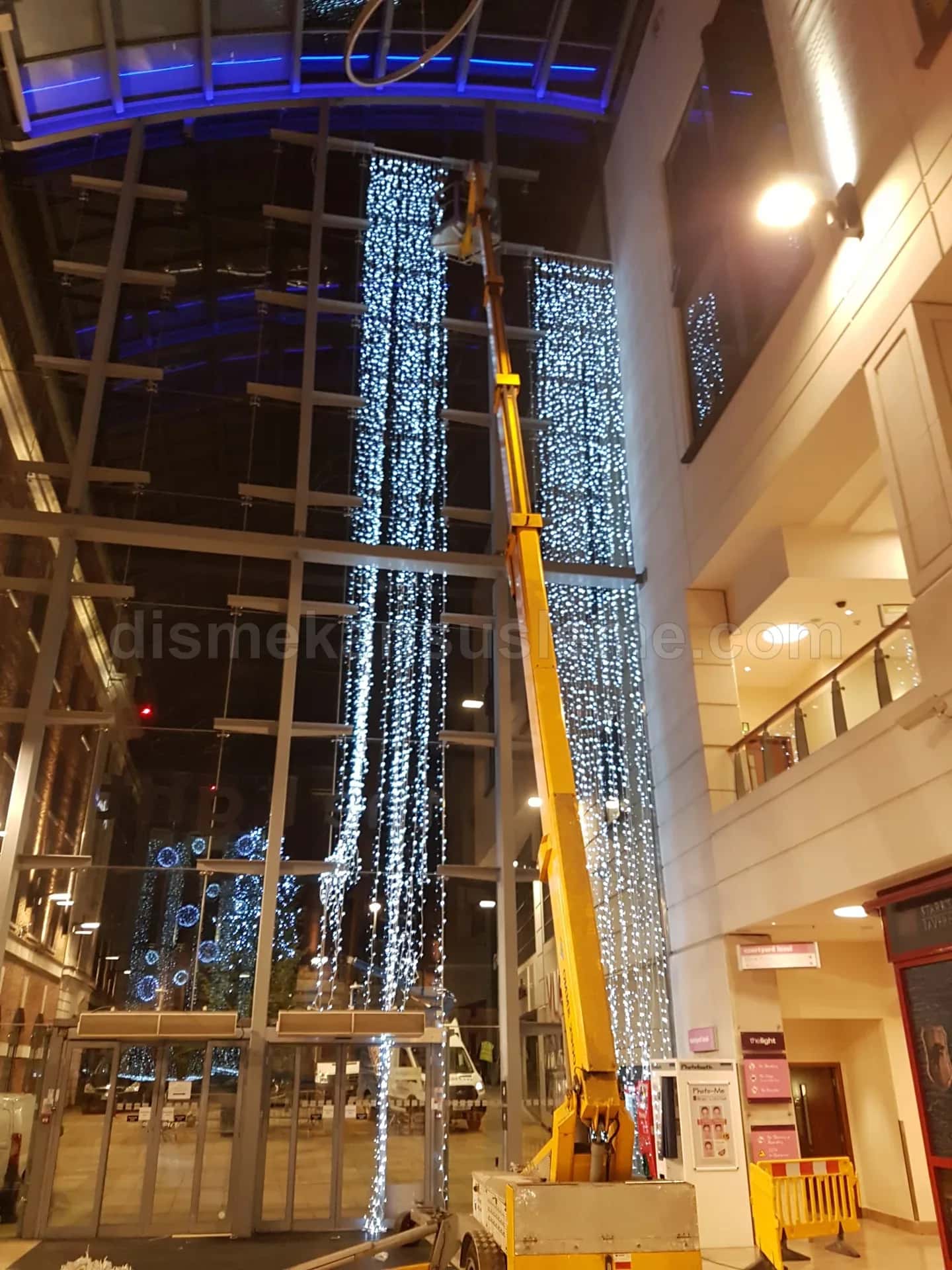 Sokak boyunca direk arası LED ışık zinciri uygulaması #05