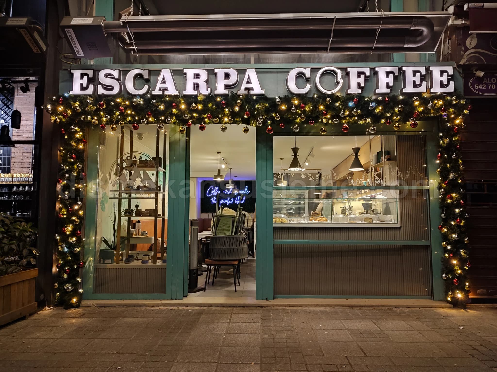 Cafe terası - klasik sıcak beyaz