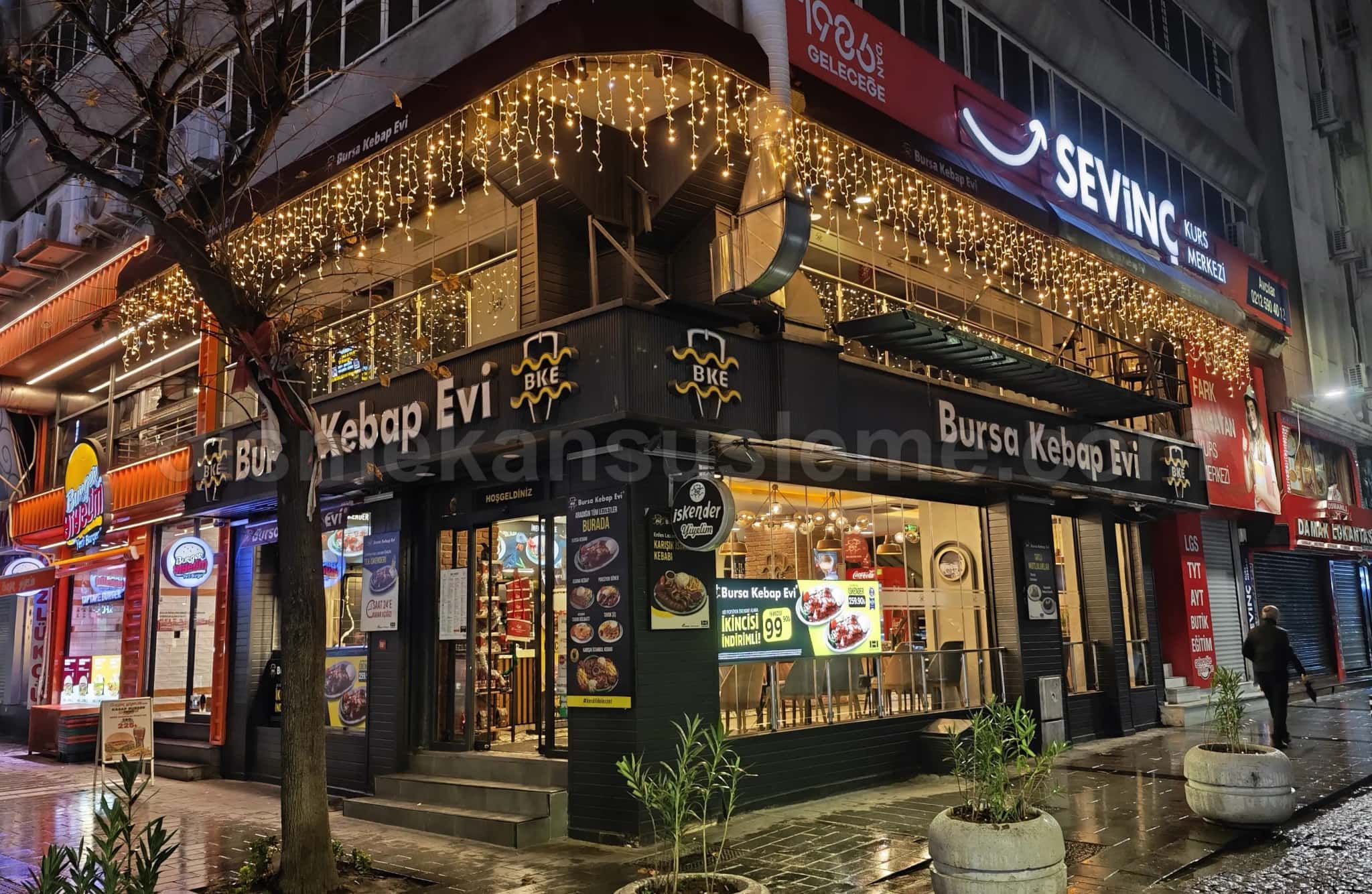 Cafe içi - tek noktada minimal ışık