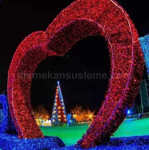 Plaza ön cephesi - gece 22 kat dikey perde