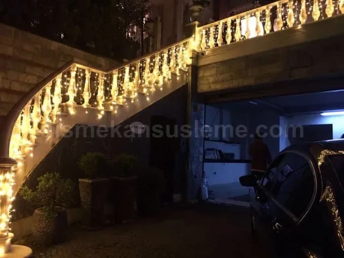 Sancaktepe atölyemizden çıkan IP68 sertifikalı LED motif, AVM cephesinde gece kurulumu sonrası