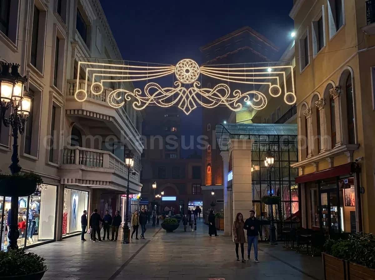 Otel girişi yılbaşı ışık süsleme ve kapı üstü LED perde uygulaması #10
