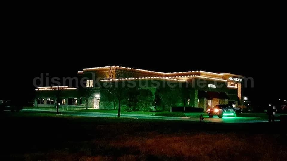Site içi yürüyüş aksı ağaç LED sarımı ve yılbaşı süslemesi #03