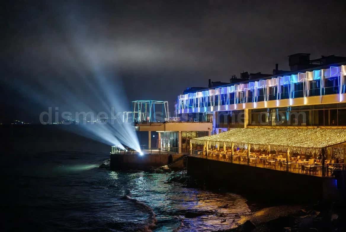 Marina'da bağlı yat - örnek